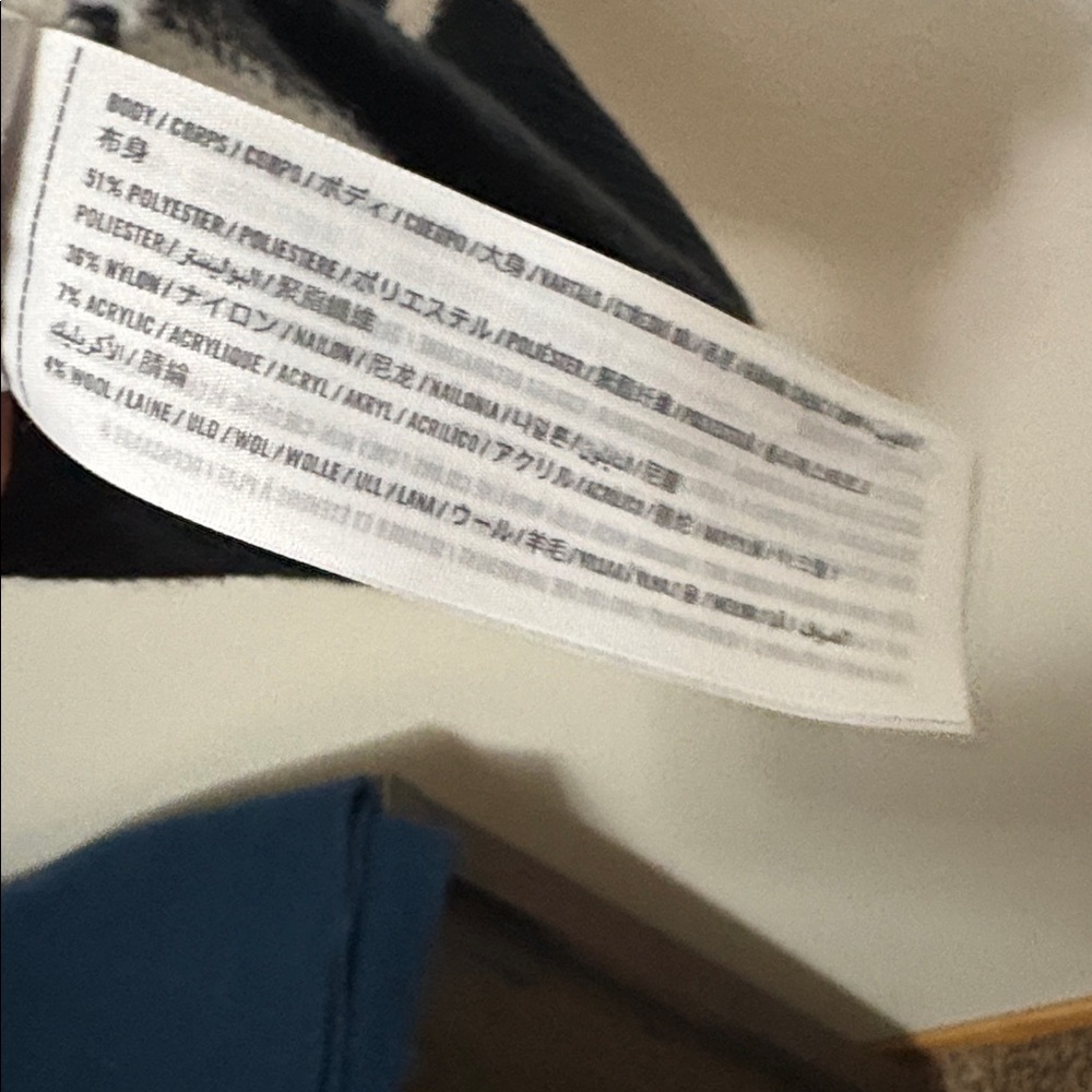 Abercrombie & Fitch Women’s Black White Striped Crewneck Sweater NWOT XXS fit XS - Picture 4 of 4